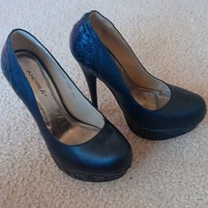 Black shoes size 7 1/2
